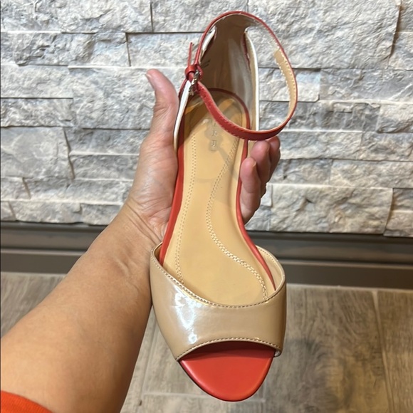 Tahari Fleur Sandals Cream and Red Peep-Toe with Adjustable Strap, size 7 1/2 - Picture 8 of 11